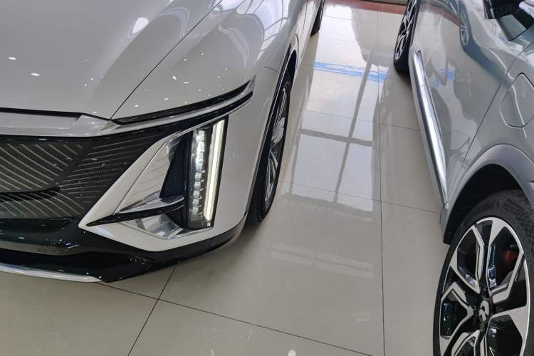 Used Cadillac LYRIQ 2022 Rear-Drive Long-Range Luxury Edition Left Front Headlight