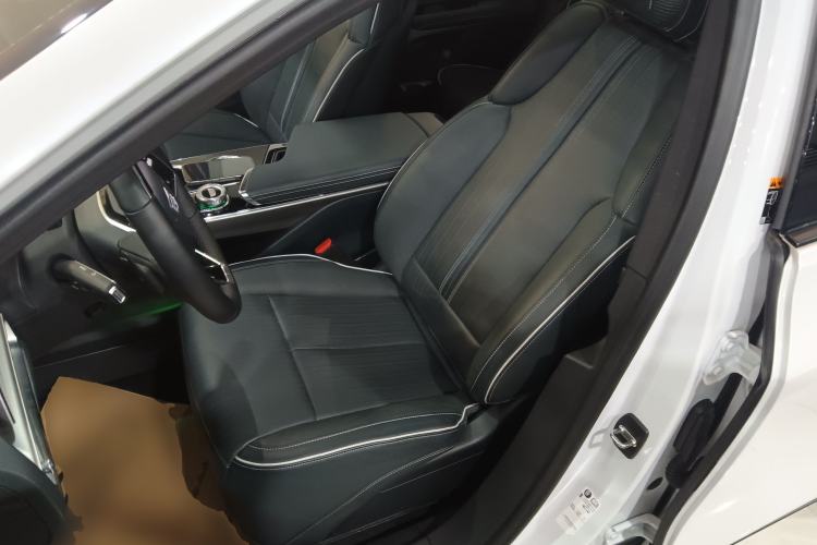 Used Cadillac LYRIQ 2022 Rear-Drive Long-Range Prestige Edition Left Front Seat