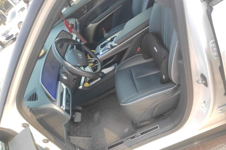 Used Cadillac LYRIQ 2022 Four-Wheel-Drive High-Performance Deluxe Edition Left Front Seat