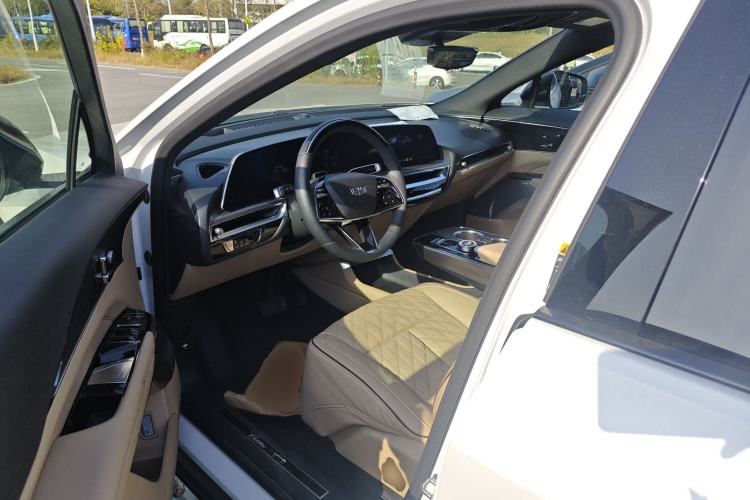 Used Cadillac LYRIQ 2022 Rear-Drive Long-Range Prestige Edition Left Front Seat