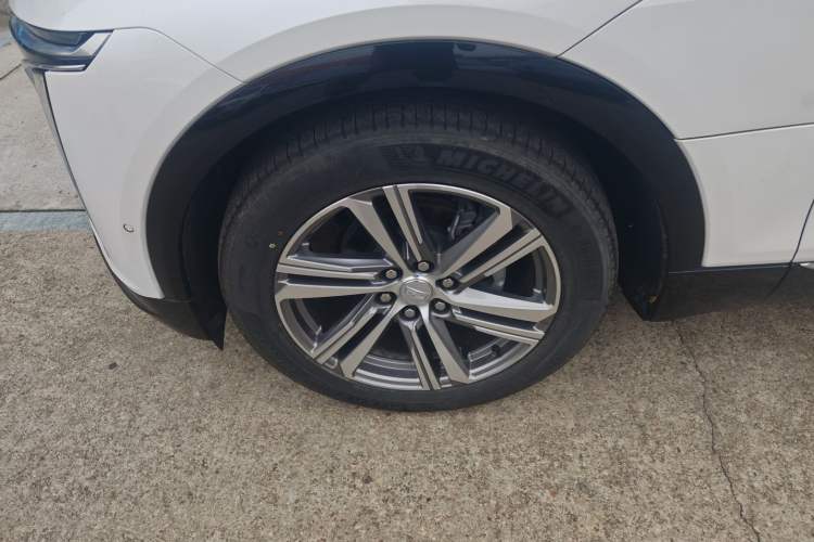 Used Cadillac LYRIQ 2022 Rear-Drive Long-Range Prestige Edition Left Front Wheel Hub
