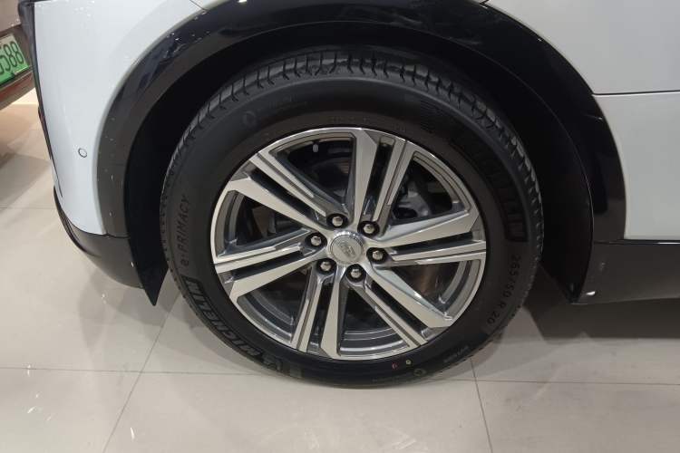 Used Cadillac LYRIQ 2022 Rear-Drive Long-Range Prestige Edition Left Front Wheel Hub