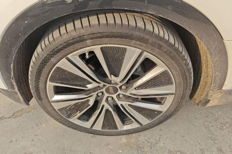 Used Cadillac LYRIQ 2022 Four-Wheel-Drive High-Performance Deluxe Edition Left Front Wheel Hub