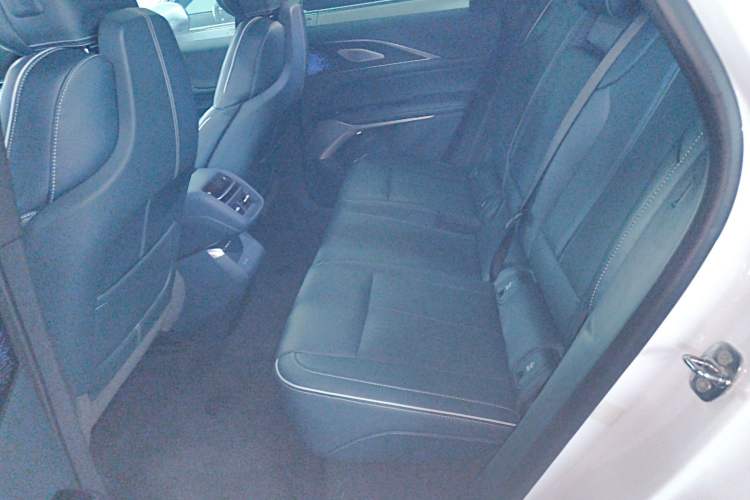 Used Cadillac LYRIQ 2022 Four-Wheel-Drive High-Performance Deluxe Edition Left Rear Seat