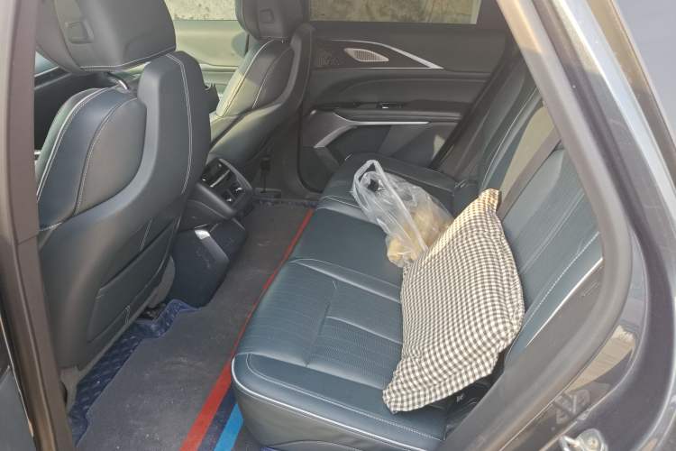 Used Cadillac LYRIQ 2022 Four-Wheel-Drive High-Performance Deluxe Edition Left Rear Seat