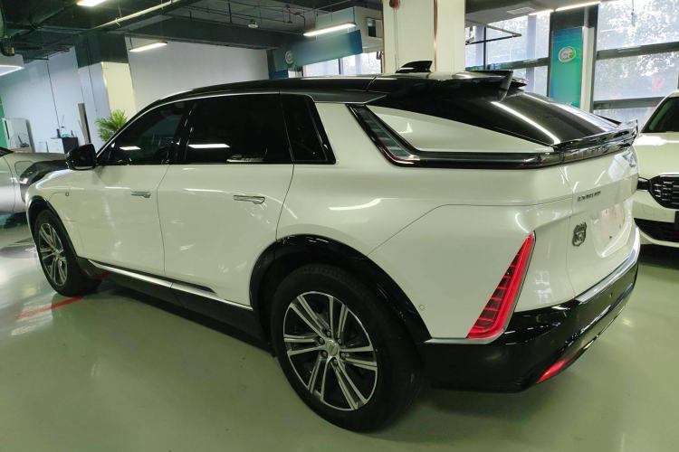 Used Cadillac LYRIQ 2022 Four-Wheel-Drive High-Performance Deluxe Edition Left Side