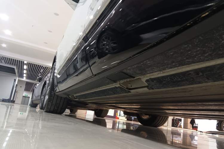 Used Cadillac LYRIQ 2022 Rear-Drive Long-Range Prestige Edition Left Side Sill
