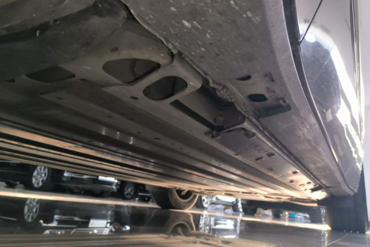 Used Cadillac LYRIQ 2022 Four-Wheel-Drive High-Performance Deluxe Edition Left Side Sill