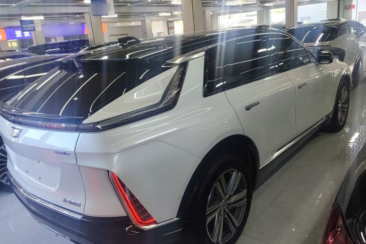 Used Cadillac LYRIQ 2022 Rear-Drive Long-Range Luxury Edition Rear Right 45 Deg