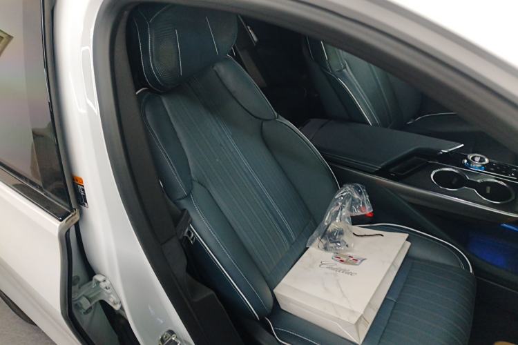 Used Cadillac LYRIQ 2022 Four-Wheel-Drive High-Performance Deluxe Edition Right Front Seat