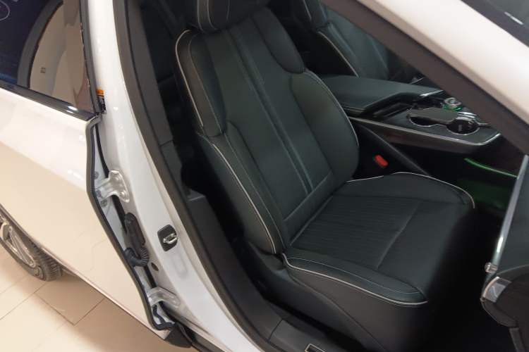 Used Cadillac LYRIQ 2022 Rear-Drive Long-Range Prestige Edition Right Front Seat