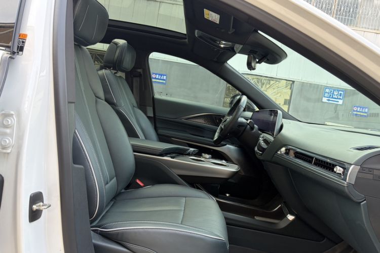 Used Cadillac LYRIQ 2022 Rear-Drive Long-Range Prestige Edition Right Front Seat