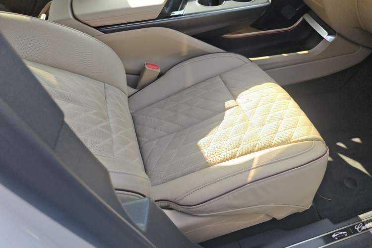 Used Cadillac LYRIQ 2022 Rear-Drive Long-Range Prestige Edition Right Front Seat