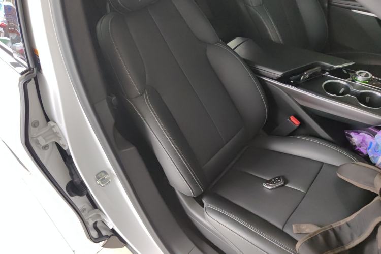 Used Cadillac LYRIQ 2022 Rear-Drive Long-Range Luxury Edition Right Front Seat