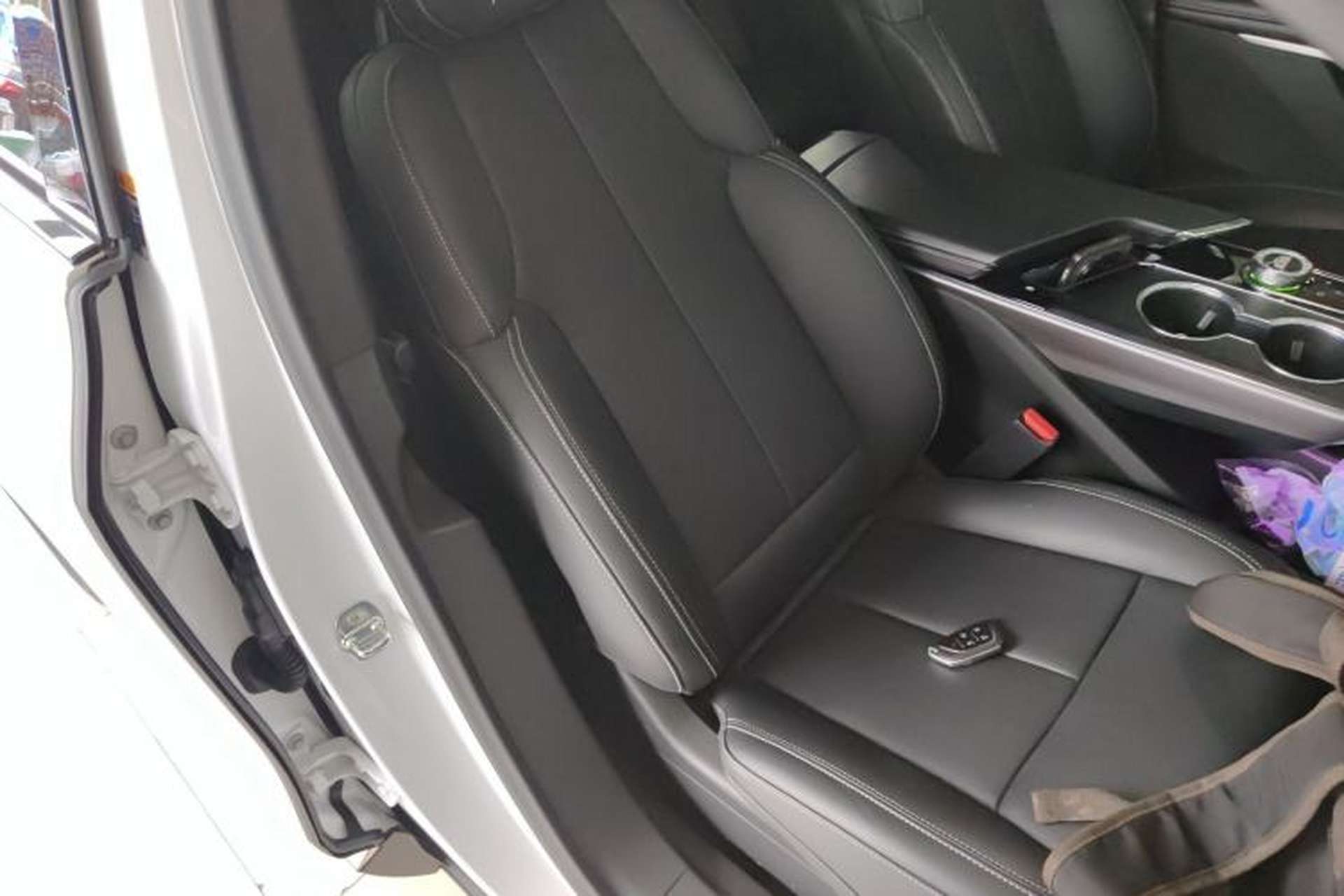 Used Cadillac LYRIQ 2022 Rear-Drive Long-Range Luxury Edition Right Front Seat