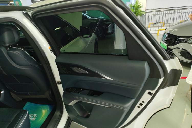 Used Cadillac LYRIQ 2022 Four-Wheel-Drive High-Performance Deluxe Edition Right Rear Door Interior