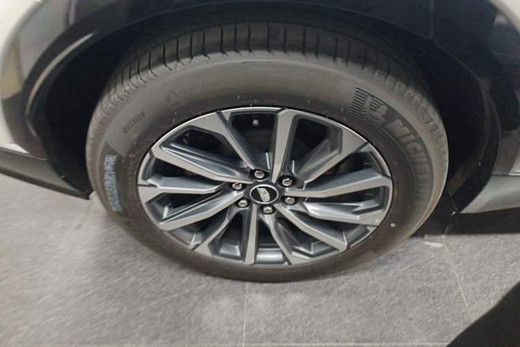 Used Cadillac LYRIQ 2022 Four-Wheel-Drive High-Performance Deluxe Edition Right Rear Wheel Hub