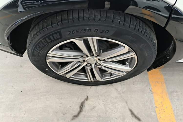 Used Cadillac LYRIQ 2022 Rear-Drive Long-Range Luxury Edition Right Rear Wheel Hub