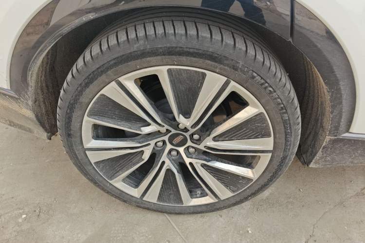 Used Cadillac LYRIQ 2022 Four-Wheel-Drive High-Performance Deluxe Edition Right Rear Wheel Hub