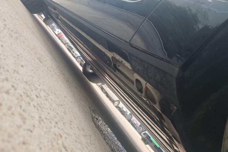 Used Cadillac LYRIQ 2022 Rear-Drive Long-Range Prestige Edition Right Side Sill