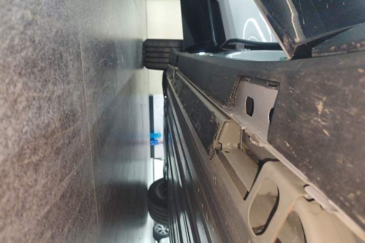 Used Cadillac LYRIQ 2022 Four-Wheel-Drive High-Performance Deluxe Edition Right Side Sill