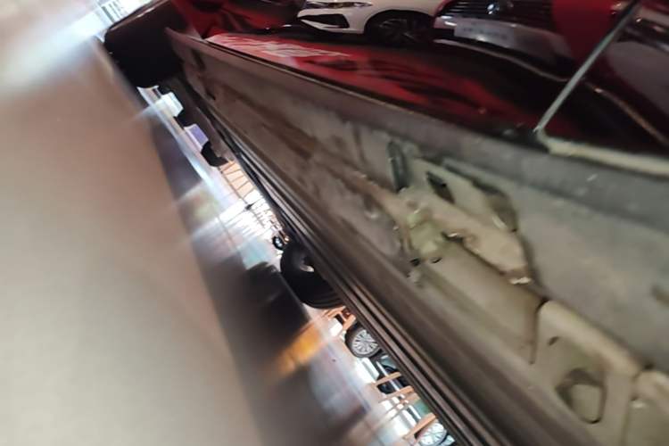Used Cadillac LYRIQ 2022 Rear-Drive Long-Range Prestige Edition Right Side Sill