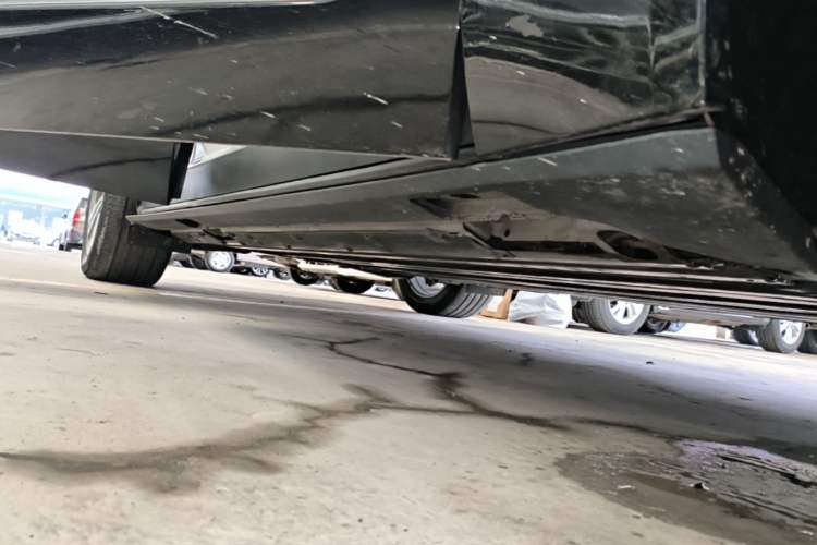 Used Cadillac LYRIQ 2022 Rear-Drive Long-Range Luxury Edition Right Side Sill