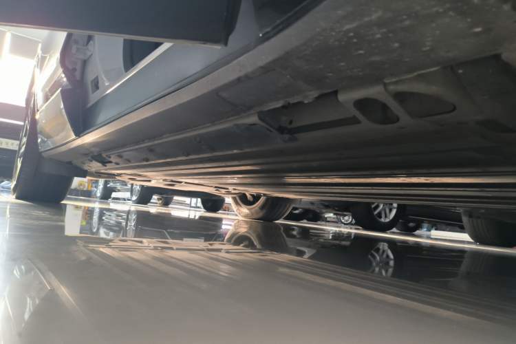 Used Cadillac LYRIQ 2022 Four-Wheel-Drive High-Performance Deluxe Edition Right Side Sill