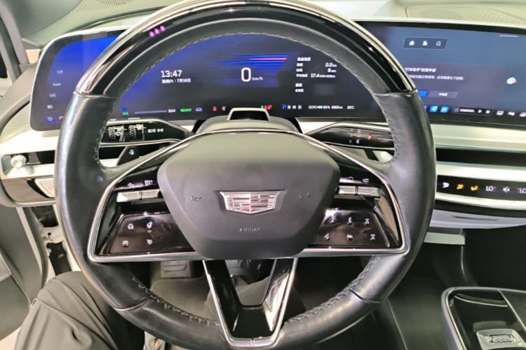 Used Cadillac LYRIQ 2022 Rear-Drive Long-Range Luxury Edition Steering Wheel