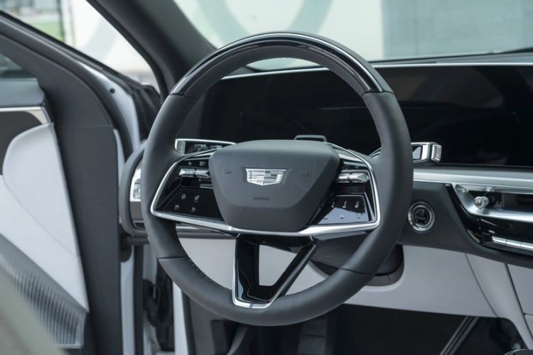 Used Cadillac LYRIQ 2022 Rear-Drive Long-Range Luxury Edition Steering Wheel