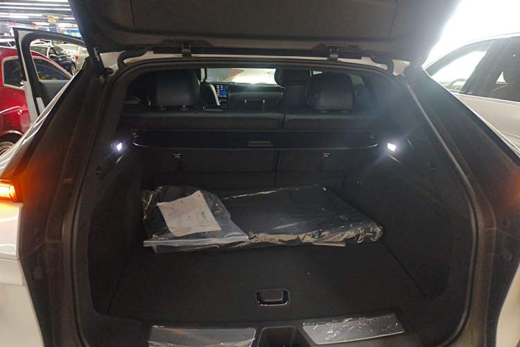 Used Cadillac LYRIQ 2022 Four-Wheel-Drive High-Performance Deluxe Edition Trunk