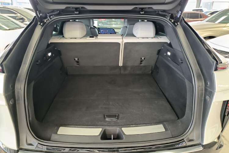 Used Cadillac LYRIQ 2022 Rear-Drive Long-Range Luxury Edition Trunk