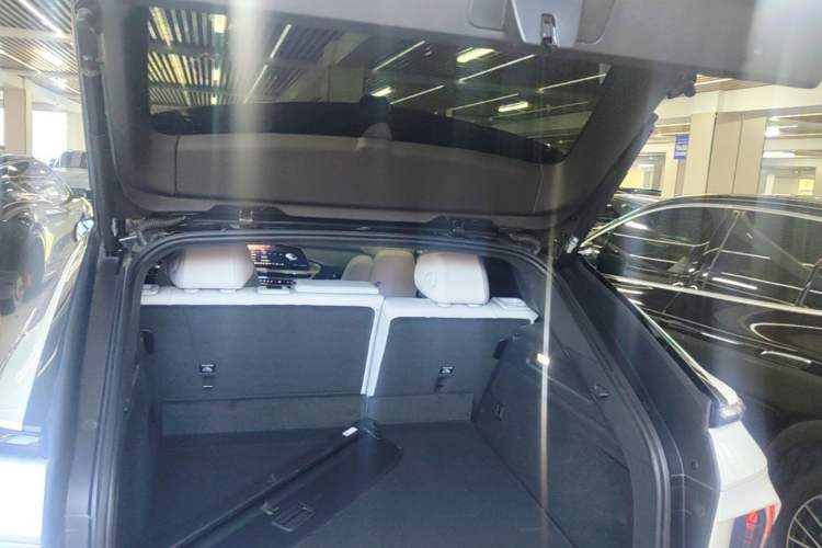 Used Cadillac LYRIQ 2022 Rear-Drive Long-Range Luxury Edition Trunk