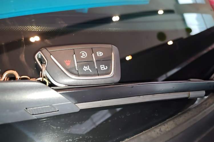 Used Cadillac LYRIQ 2022 Rear-Drive Long-Range Prestige Edition Vehicle Key