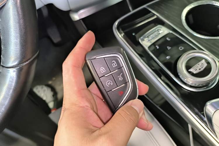 Used Cadillac LYRIQ 2022 Rear-Drive Long-Range Luxury Edition Vehicle Key
