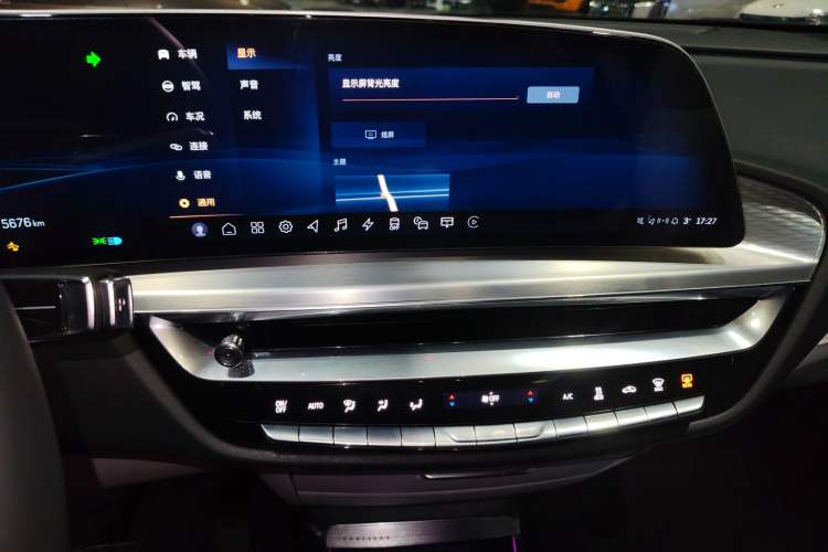 Used Cadillac LYRIQ 2024 Rear-Drive Standard Range Luxury Edition Audio And AC Panel