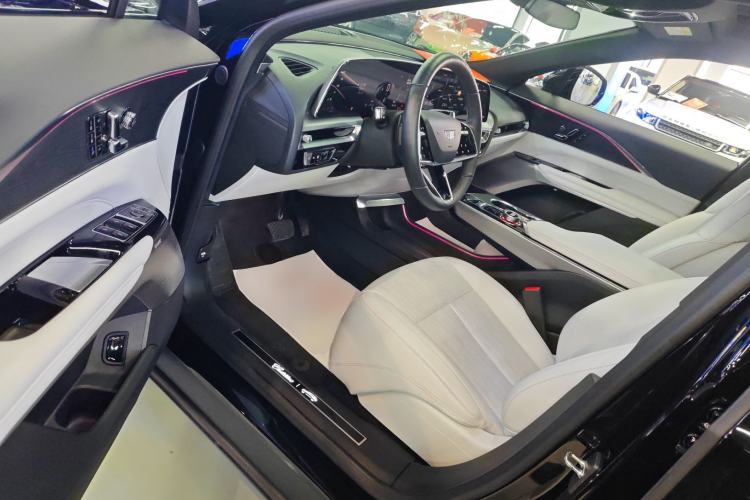 Used Cadillac LYRIQ 2024 Rear-Drive Standard Range Luxury Edition Driver Seat