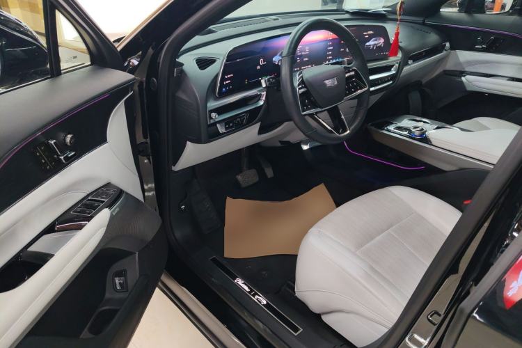Used Cadillac LYRIQ 2024 Rear-Drive Standard Range Luxury Edition Driver Seat