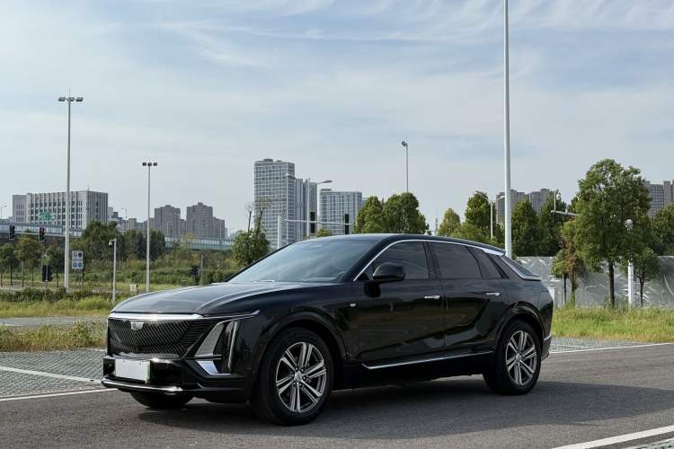 Used Cadillac LYRIQ 2024 Rear-Drive Standard Range Luxury Edition Exterior 5