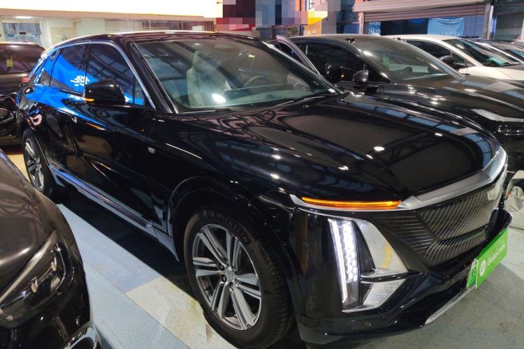Used Cadillac LYRIQ 2024 Rear-Drive Standard Range Luxury Edition Front Right 45 Deg