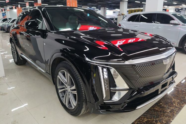 Used Cadillac LYRIQ 2024 Rear-Drive Standard Range Luxury Edition Front Right 45 Deg