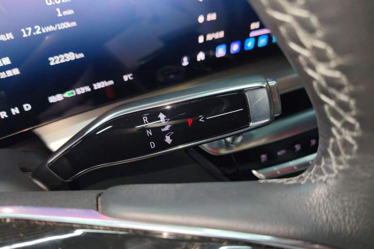 Used Cadillac LYRIQ 2024 Rear-Drive Standard Range Luxury Edition Gear Lever