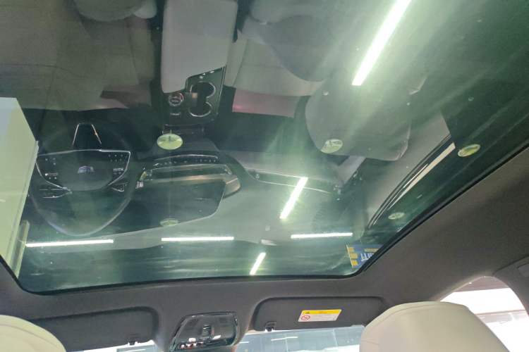 Used Cadillac LYRIQ 2024 Rear-Drive Standard Range Luxury Edition Headliner