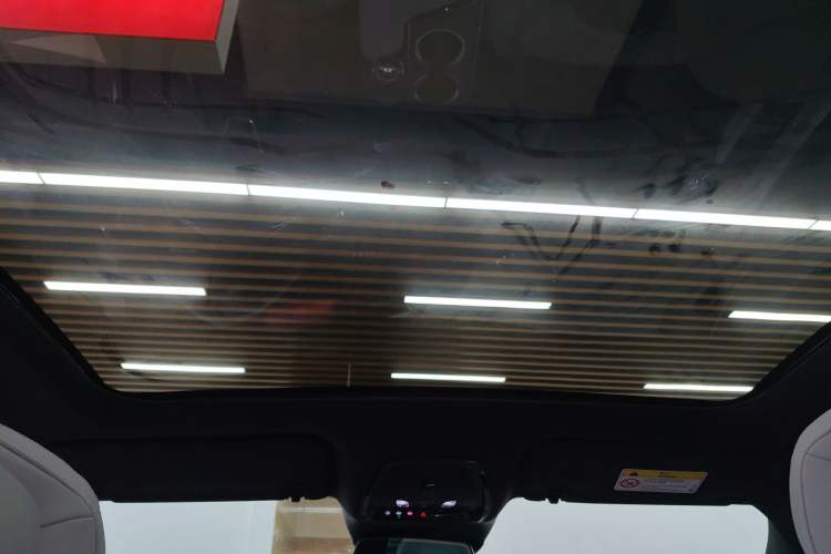 Used Cadillac LYRIQ 2024 Rear-Drive Standard Range Luxury Edition Headliner