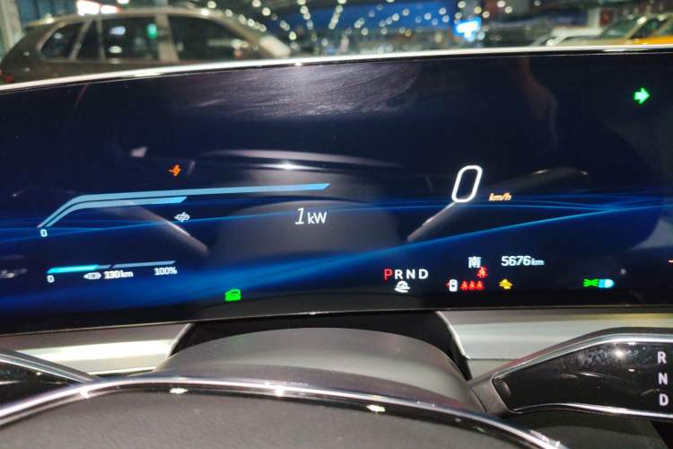 Used Cadillac LYRIQ 2024 Rear-Drive Standard Range Luxury Edition Instrument Cluster