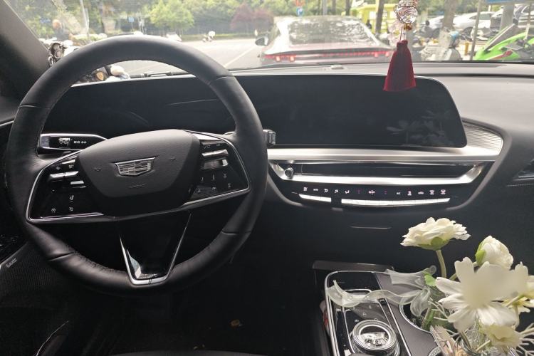 Used Cadillac LYRIQ 2024 Rear-Drive Standard Range Luxury Edition Interior 2