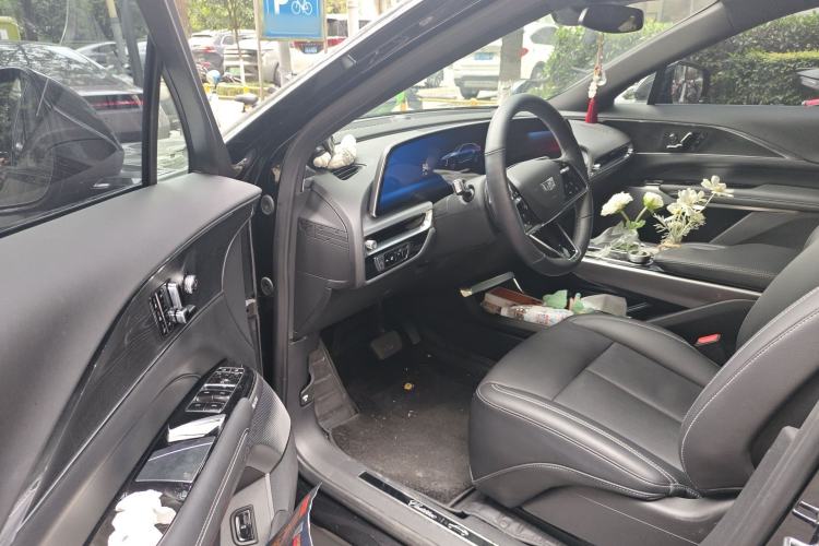 Used Cadillac LYRIQ 2024 Rear-Drive Standard Range Luxury Edition Interior 3