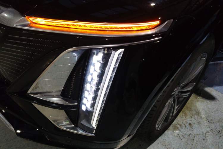 Used Cadillac LYRIQ 2024 Rear-Drive Standard Range Luxury Edition Left Front Headlight