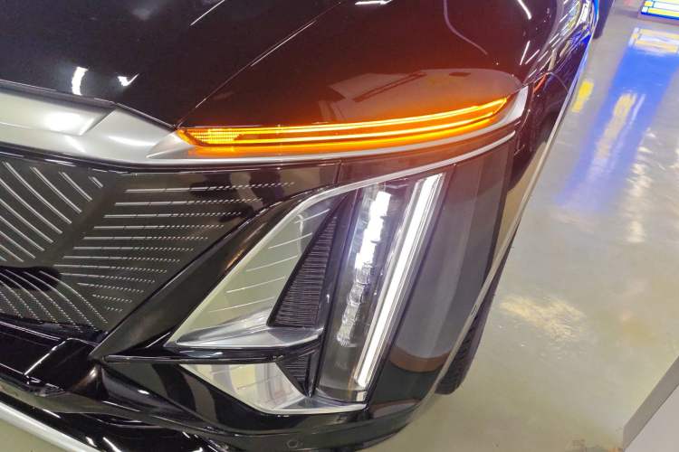 Used Cadillac LYRIQ 2024 Rear-Drive Standard Range Luxury Edition Left Front Headlight