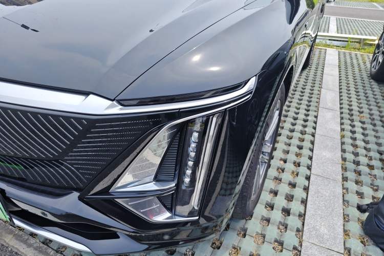 Used Cadillac LYRIQ 2024 Rear-Drive Standard Range Luxury Edition Left Front Headlight